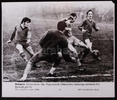 cca 1970 "Budapest. Ferencváros-Bp. Vegyiművek előkészületi labdarúgó mérkőzés 8:1. Bartosik gólt lő", sajtófotó, 18x26cm