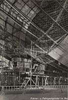 'Führer und Fahrgastgondel im Bau' / German airship under construction