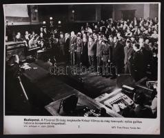 1967 MTI-sajtófotó a "zuglói nyilasperről", Kröszl Vilmos és 18 társa áll a bíróság előtt, 20x24cm