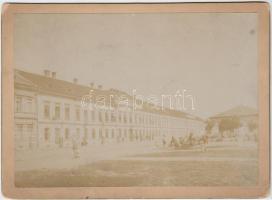 cca 1880 A kassai dohánygyár és dolgozói, kartonra kasírozva, 14x19cm