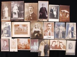 1945 előtt. 35db, részben keményhátú fotó (katonai, családi képek, portrék etc.) / 
Vintage photos