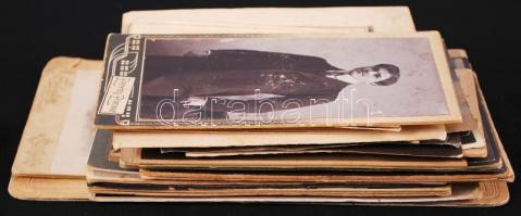 1945 előtt. 35db, részben keményhátú fotó (katonai, családi képek, portrék etc.) / 
Vintage photos