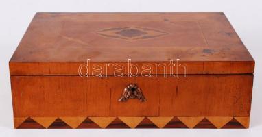 XX: sz eleje: szép faintarziás ládika, kulcsos zárral, kulccsal, belül bélelt /  Nice vintage wooden box 26x20x8 cm