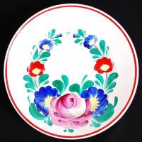 Nagy kerámia tétel a XIX. századtól napjainkig, főleg falitányérok összesen 12 db