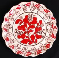 Nagy kerámia tétel a XIX. századtól napjainkig, főleg falitányérok összesen 12 db