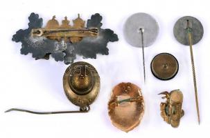 7db különböző jelvény, közte "Giornata delle due croci" + "Sztálin 1949" Al jelv...