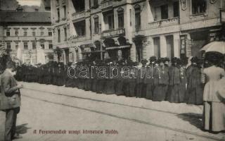 Budapest Ferenc rendiek úrnapi körmenete; Bock Miksa Budai Nagy Verseny Bazárja, Goldmann József üzlete