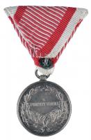 1917. Ezüst Vitézségi Érem II. osztálya "Fortitudini / IV. Károly" fém kitüntetés mellszal...
