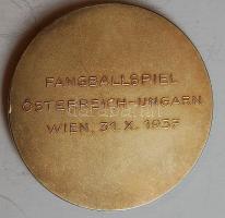 Ausztria 1937. "Osztrák-magyar kézilabda" aranyozott bronz plakett, Szign:Weinberger T:2 p...