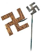 Német 3. Birodalom / II. világháború 2db fém horogkeresztes jelvény T:2,2- German Third Reich / World War II 2pcs of metal badges with swastika C:XF,VF