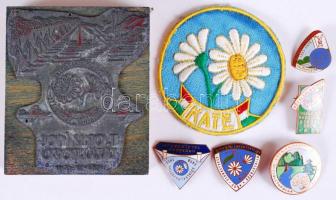 Természetjáró tétel pecsétnyomó klisé, zománcozott jelvények, hímzett