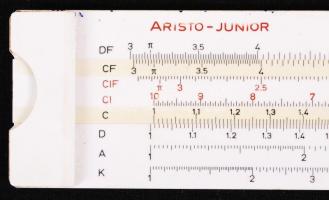 Aristo logarléc, saját műanyag tokjában, és egy Faber Castell léptékvonalzó / 
Aristo slide rule and...