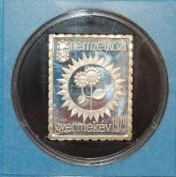 1979. "Nemz.Gyermekév" bélyegformájú ezüst plakett, dísztokban T:PP