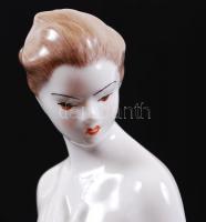 Hollóházi guggoló női akt, kézzel festett, jelzett, hibátlan, m:29 cm