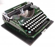 cca 1940 Wanderer-Werke Continental írógép eredeti dobozában magyar billentyűzettel, kefével. jó áll...