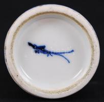 Jelzett, kínai tubákos fiola, kézzel festett, apró mázhibával, m: 8 cm