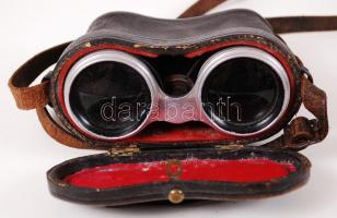 Színházi látcső, fém, szakadás a bőrnél, eredeti tokban, 10×8 cm