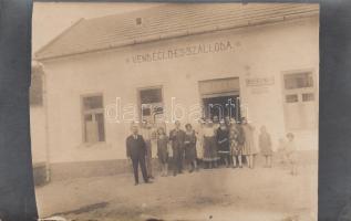 Azonosítatlan magyar város (Iszkáz?) Deutsch Miksa vendéglője és szállodája, photo