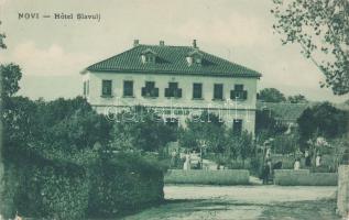 Novi Vinodolski, Hotel Slavulj (small tear)