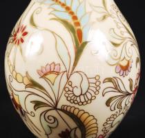 Zsolnay virág mintás váza pár, kézzel festett, jelzett, apró lepattanás az egyiken, m:13 cm (2×)