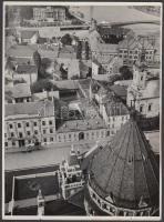 cca 1940 Vadas Ernő (1899-1962): Szeged [a dóm egyik tornyából]. Hátoldalán szerzői pecséttel jelzet...