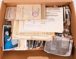 1950-1980 Brayer Antal buszvezető és családjának története 699db fotón Sztálinvárosból, majd Dunaújvárosból; továbbá 66db-os okmánytétele (igazolványok, bizonyítványok, iratok, levelek)