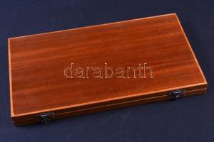 1979-1980. Az Állami Pénzverő által kiadott teljes ezüst (0.835) bélyegérem gyűjtemény fa dísztokban...