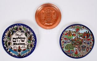 3db fém, illetve festett, mázas kerámia falitál Izraelből /  Metal and ceramic souvenire plates from Israel, d: 12,5cm / 17cm