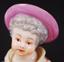 Altwien kislány a beöltöztetett buldoggal, kézzel festett, jelzett, hibátlan, apró lepattanással, m:...