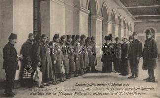 Soldiers leave the hospital with gifts, Marchioness Pallavicini