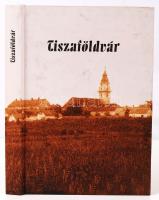 Kelemen-Pató-Szlankó: Tiszaföldvár. fejezetek a város történetéből. Tiszaföldvár 2002. Múzeumi kiadás.