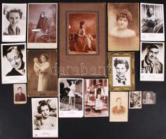 XX. sz eleje 23 db vegyes fotó keményhátúakkal