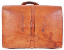 Cca 1950 Bőr férfi táska, korának megfelelő állapotban, 34×44 cm