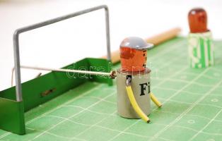 Cca 1930 Hurrá Tor!, német társasjáték, teljes, játszható állapotban, doboza sérült, 51×14 cm