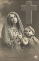 Imádkozó anya és gyermeke, kereszt, Praying lady with son, cross