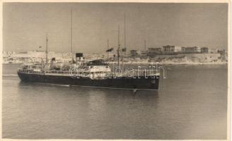 Valletta, Fort Ricasoli, steamship, photo