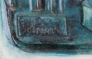 Vadócz Anna (1951-): Vőfély és vőlegény. Festett fali kerámia, jelzett, hibátlan, 36×24 cm