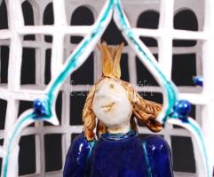 Morvay Zsuzsa (1946-): Királynő a kalitkában. Mázas kerámia, jelzett, hibátlan, m:46 cm, d:21 cm