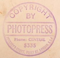 Cca 1920 2 db fotó agárversenyről, Photopress pecséttel ellátva, feliratozva, 15x22 és 18x21 cm