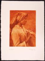 1931 Orphanidesz János(1876 - 1939): Jósnő című vintage fotója aláírva (képméret: 24x17 cm; hordozó karton mérete: 39x29 cm