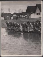 cca 1925 Kerny István (1879-1963): Kövesd. Vintage, néprajzi fotó, pecséttel jelezve, feliratozva. 18x24cm