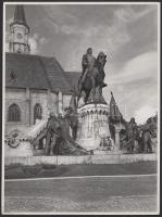 Cca 1940 Kerny István(1879-1963) fotóhagyatékából egy vintage felvétel a kolozsvári Mátyás király szoborkompozícióról,jelzetlen,de garantált, 24x18cm.