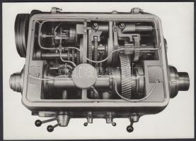 cca 1940 Műszaki felvétel egy motor keresztmetszetéről (A modern magyar fotográfiák gyűjteményéből), 12x17cm