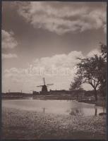 cca 1930 Kerny István (1879-1963): Banga szélmalma Szentesen. Vintage fotó, hátoldalán szerzői pecséttel jelzett, 22x17cm (a szerző hagyatékából)