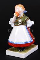 Herendi almát evő kislány, kézzel festett, jelzett (Vastagh Györgyné, koronás), hibátlan, m:16 cm