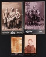 cca 1900 4db keményhátú fotó kabinet és vizitkártya méretben /  Vintage photos