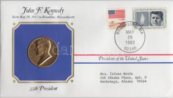 Amerikai Egyesült Államok 1983. 35. elnök "John F. Kennedy" aranyozott emlékérem érmés bélyeges borítékon alkalmi bélyegzővel T:1 USA 1983. 35th President "John F. Kennedy" gilt medallion on coin letter with stamps C:UNC