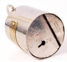 cca 1930 Ujágh Árpád Bp. "Sok kicsi sokra megy!" feliratú kis, kerek, nikkelezett fém pénz...