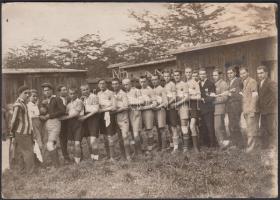 Cca 1930 Ismeretlen futballcsapat és a kortársak, 12×17 cm