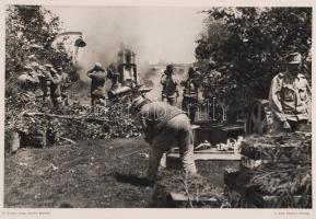 1914-1918/ 1928 Az Érdekes Újság harctéri felvételei: 10db heliogravür; valamint az Országos Magyar ...